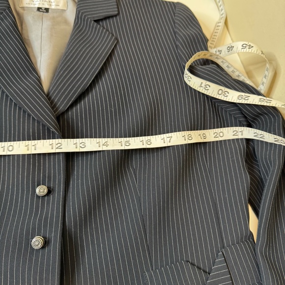 Tahari Arthur s. Levine Pinstripe Jacket size 12 - Picture 7 of 7